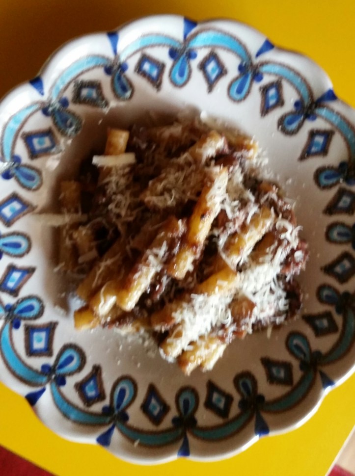 ziti alla genovese piatto